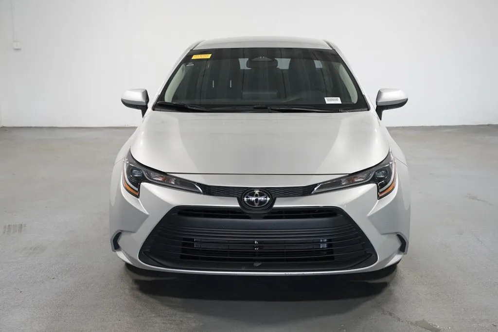 2025 Toyota Corolla LE thumbnail 2