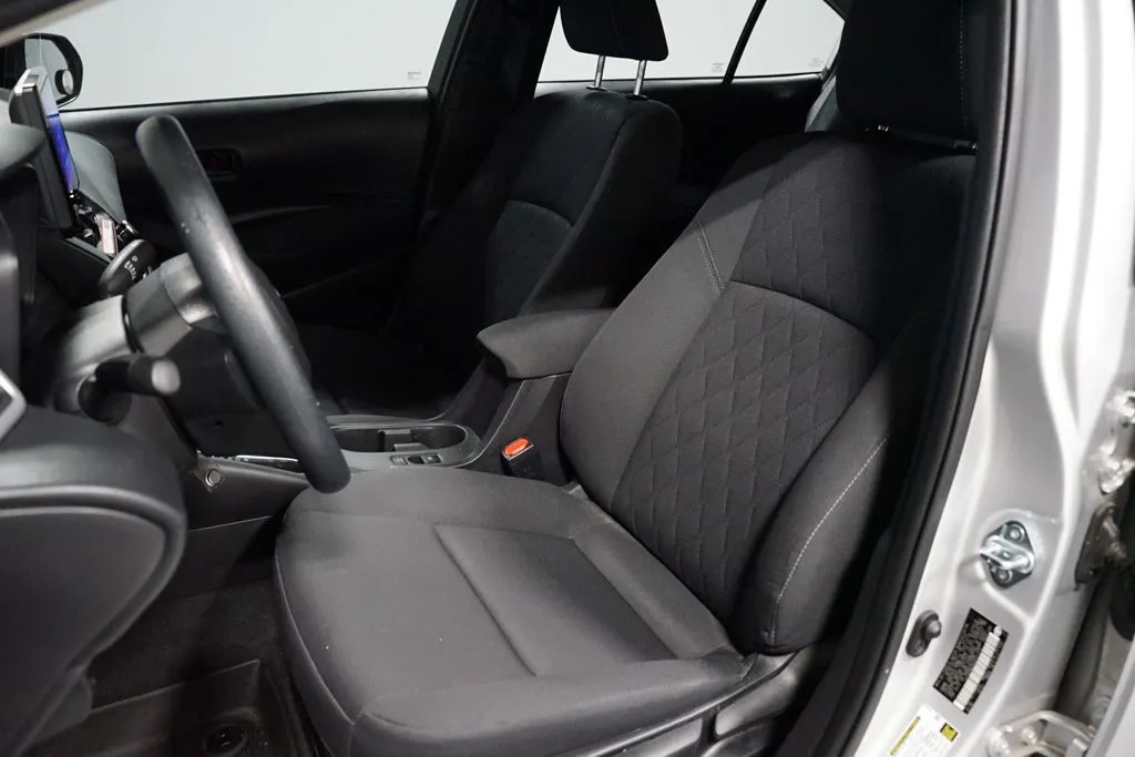 2025 Toyota Corolla LE thumbnail 6