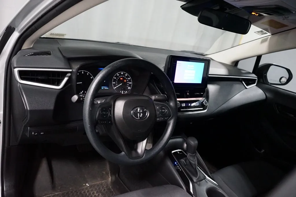 2025 Toyota Corolla LE thumbnail 7
