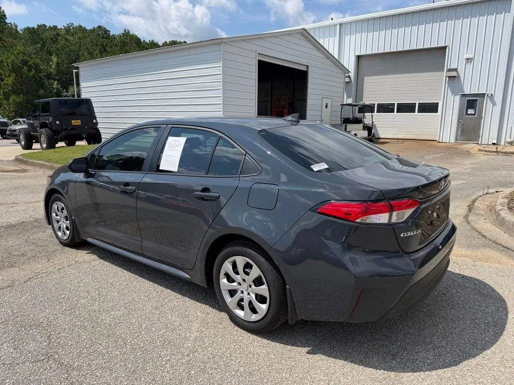2025 Toyota Corolla LE thumbnail 2