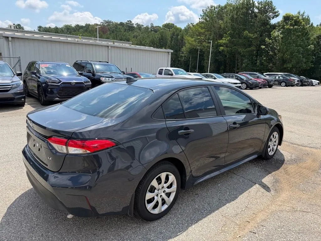 2025 Toyota Corolla LE thumbnail 3