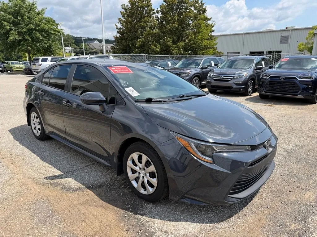 2025 Toyota Corolla LE thumbnail 4