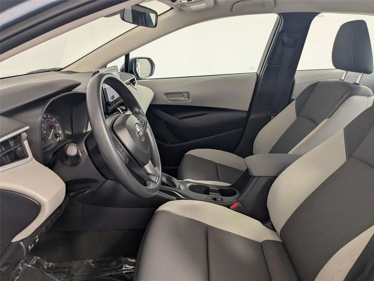 2025 Toyota Corolla LE thumbnail 11