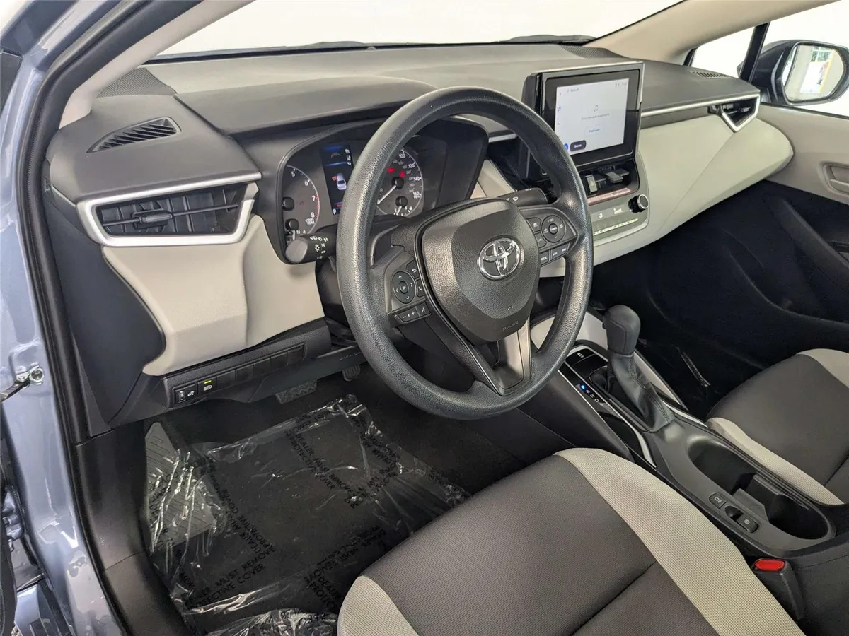 2025 Toyota Corolla LE thumbnail 13