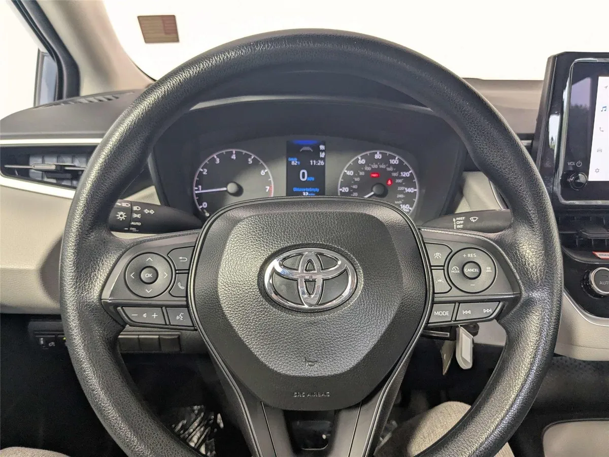 2025 Toyota Corolla LE thumbnail 17