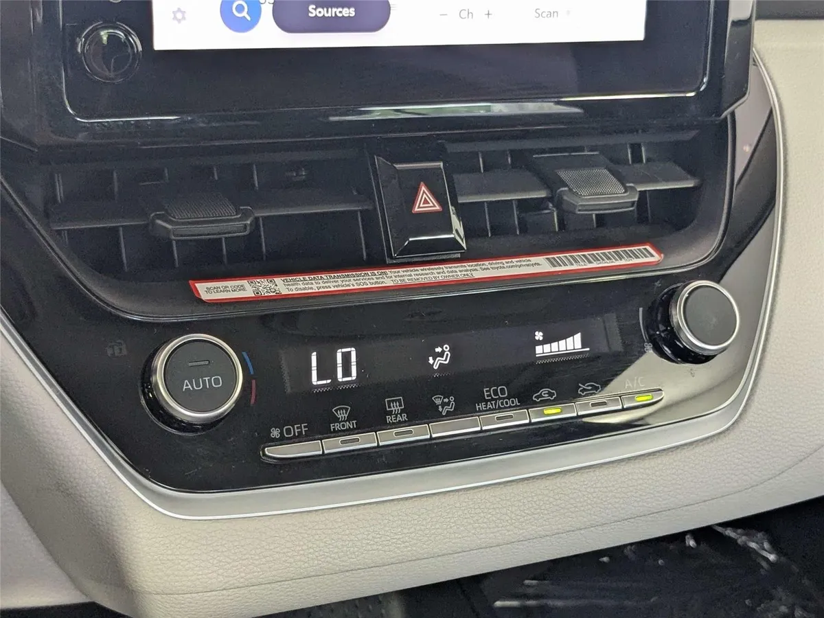 2025 Toyota Corolla LE thumbnail 22