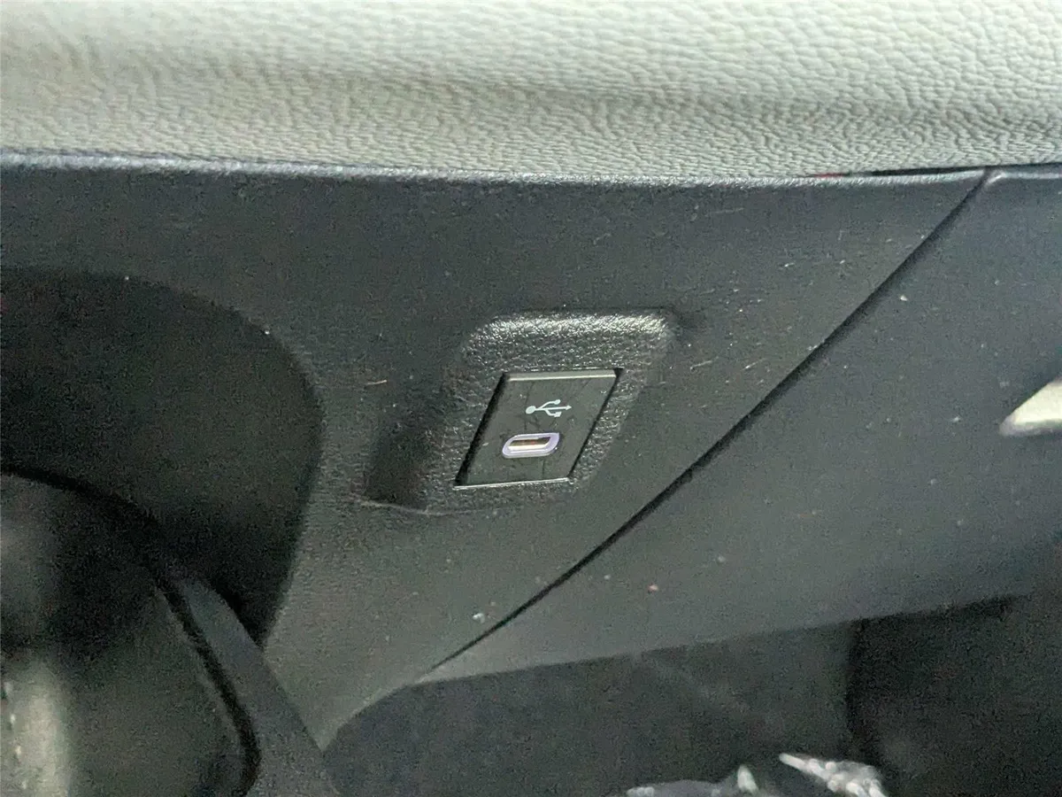 2025 Toyota Corolla LE thumbnail 23