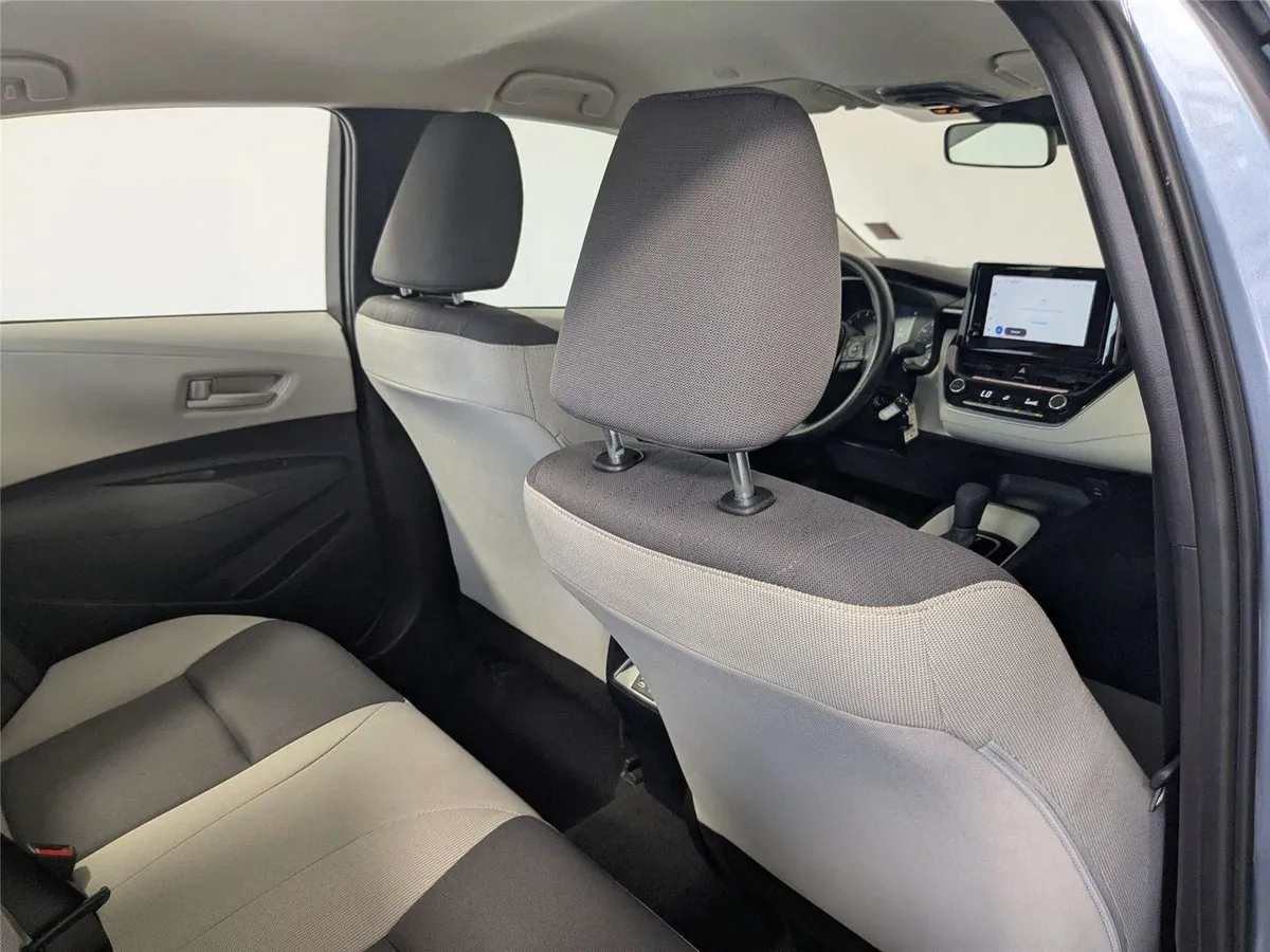 2025 Toyota Corolla LE thumbnail 29