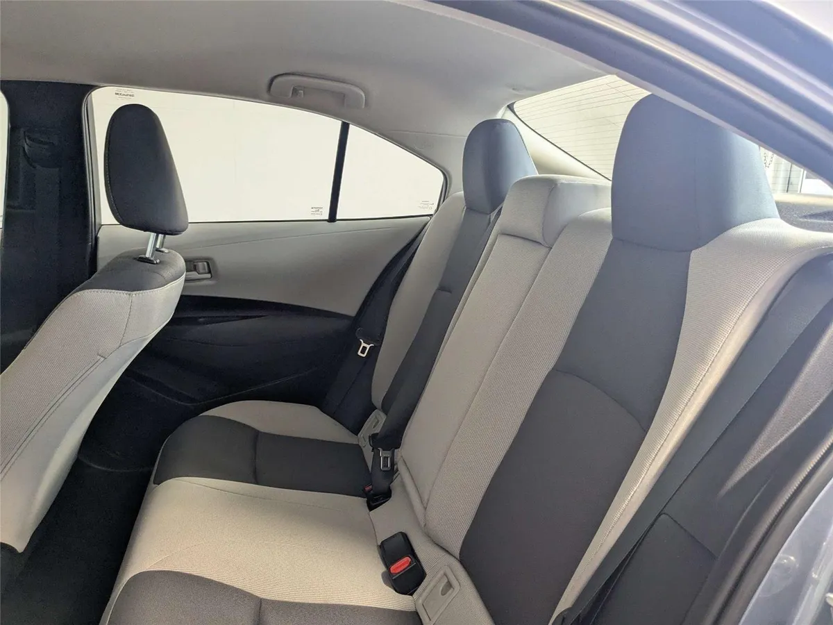 2025 Toyota Corolla LE thumbnail 33