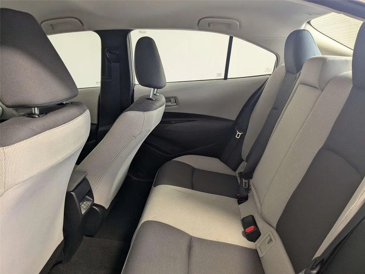 2025 Toyota Corolla LE thumbnail 34