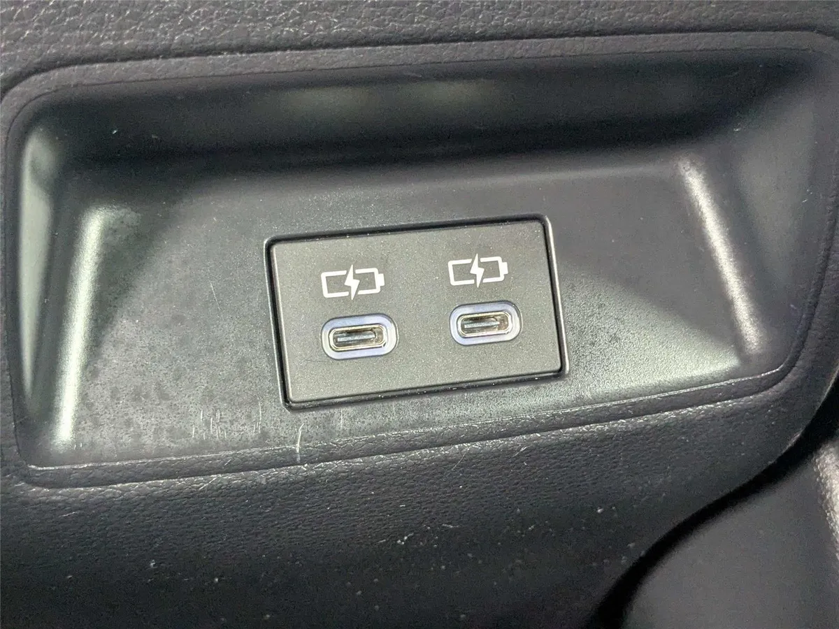 2025 Toyota Corolla LE thumbnail 36