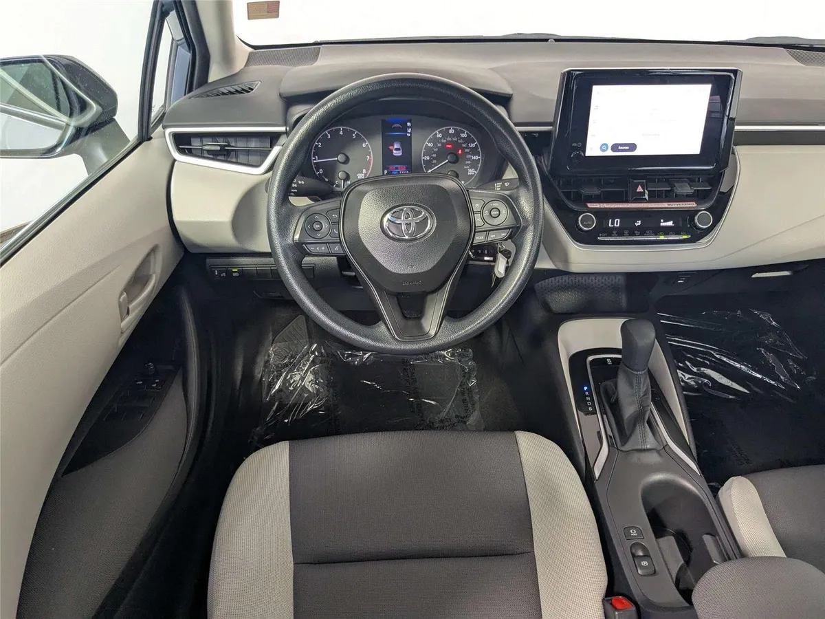 2025 Toyota Corolla LE thumbnail 38