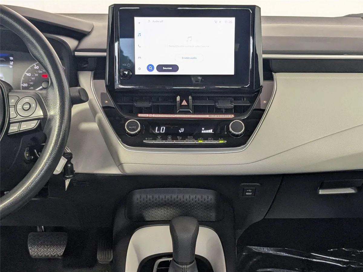 2025 Toyota Corolla LE thumbnail 40