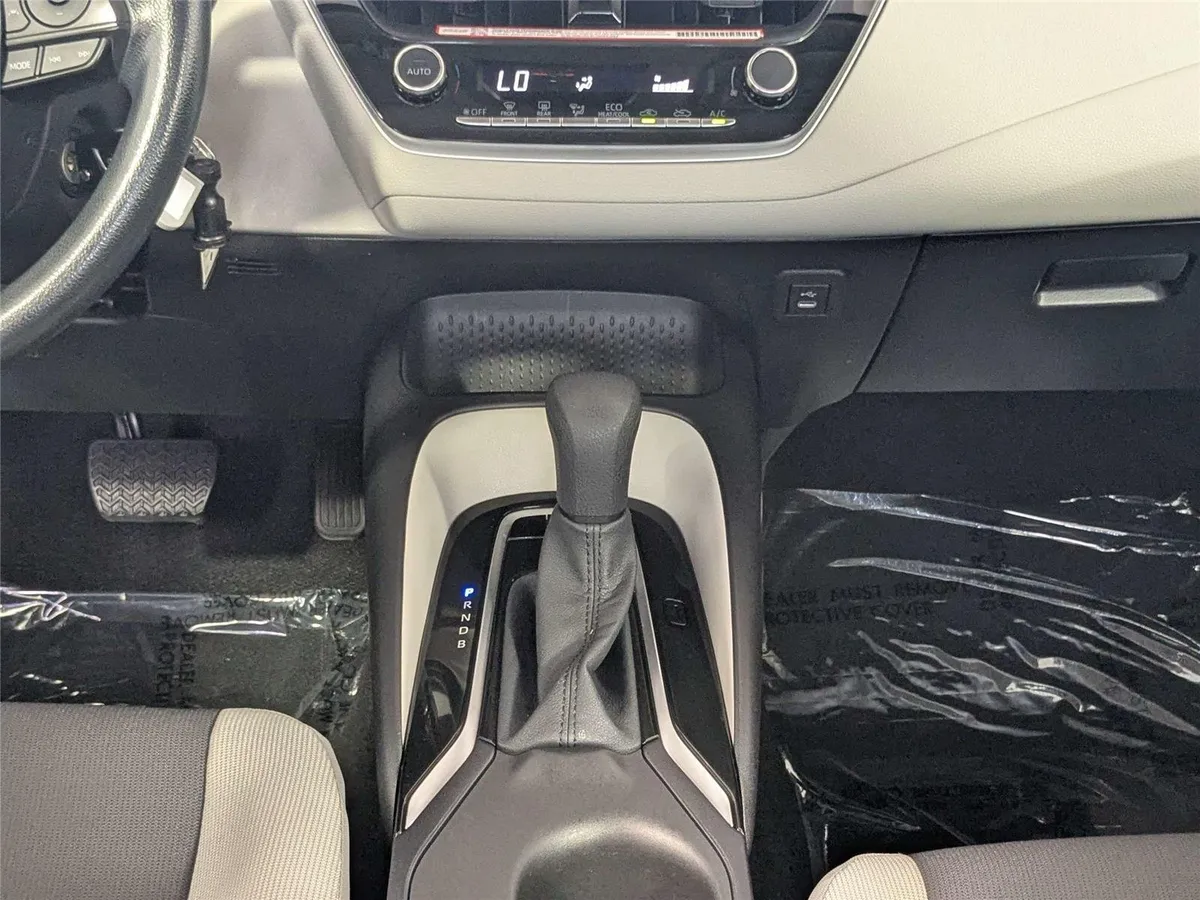 2025 Toyota Corolla LE thumbnail 41
