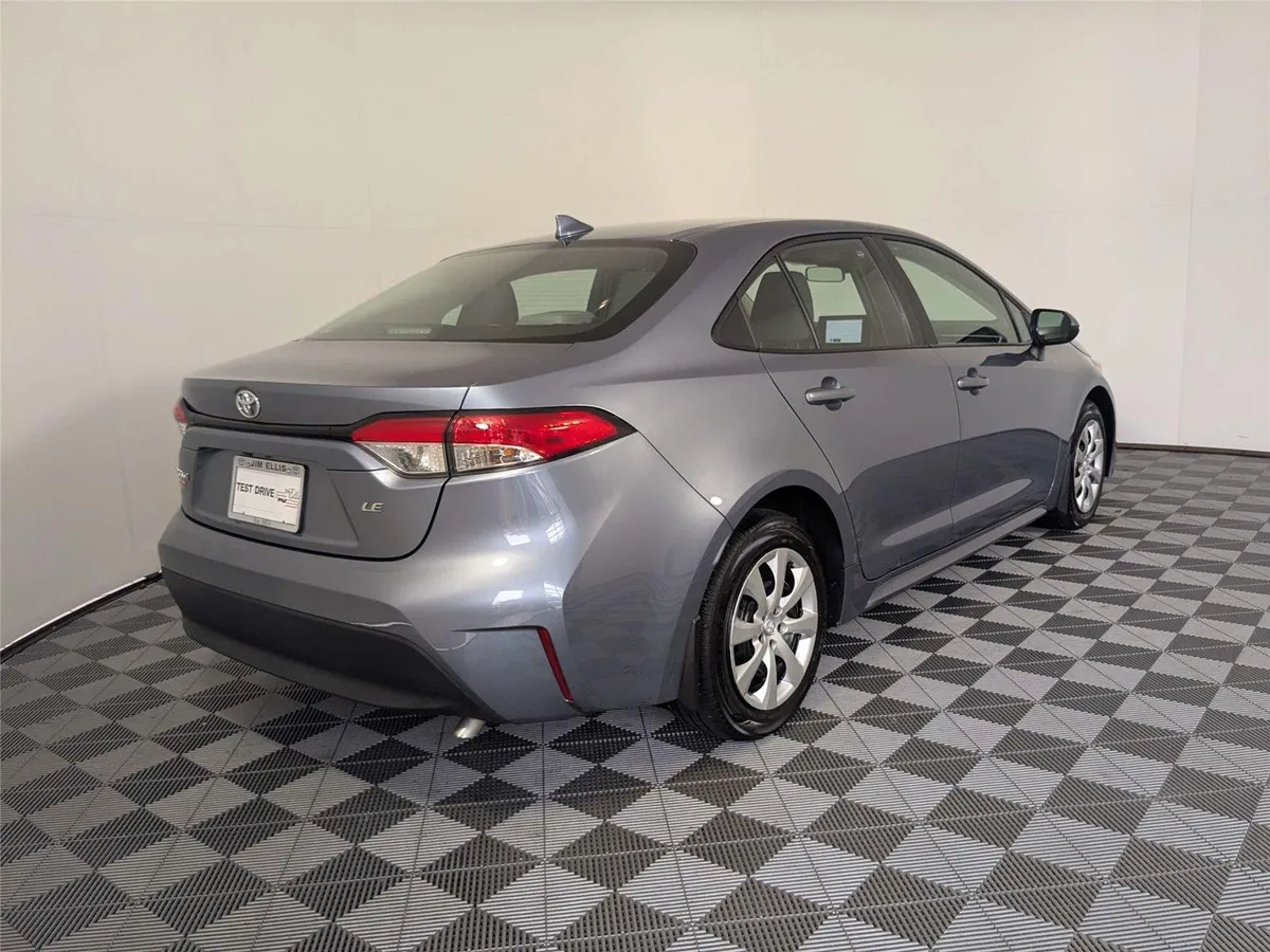 2025 Toyota Corolla LE thumbnail 6