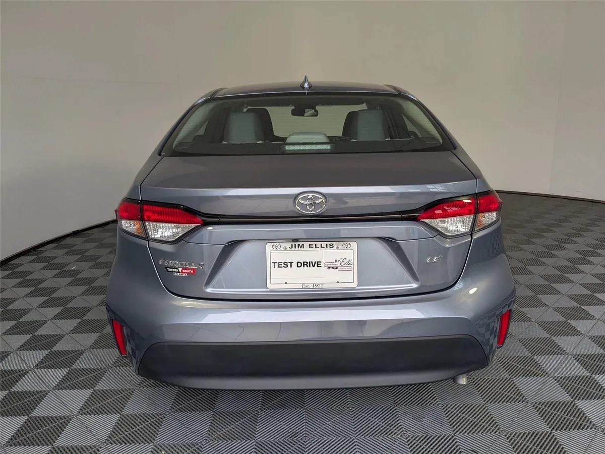 2025 Toyota Corolla LE thumbnail 7
