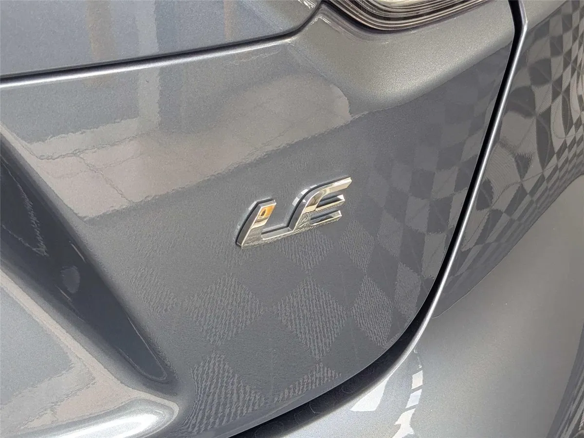 2025 Toyota Corolla LE thumbnail 9