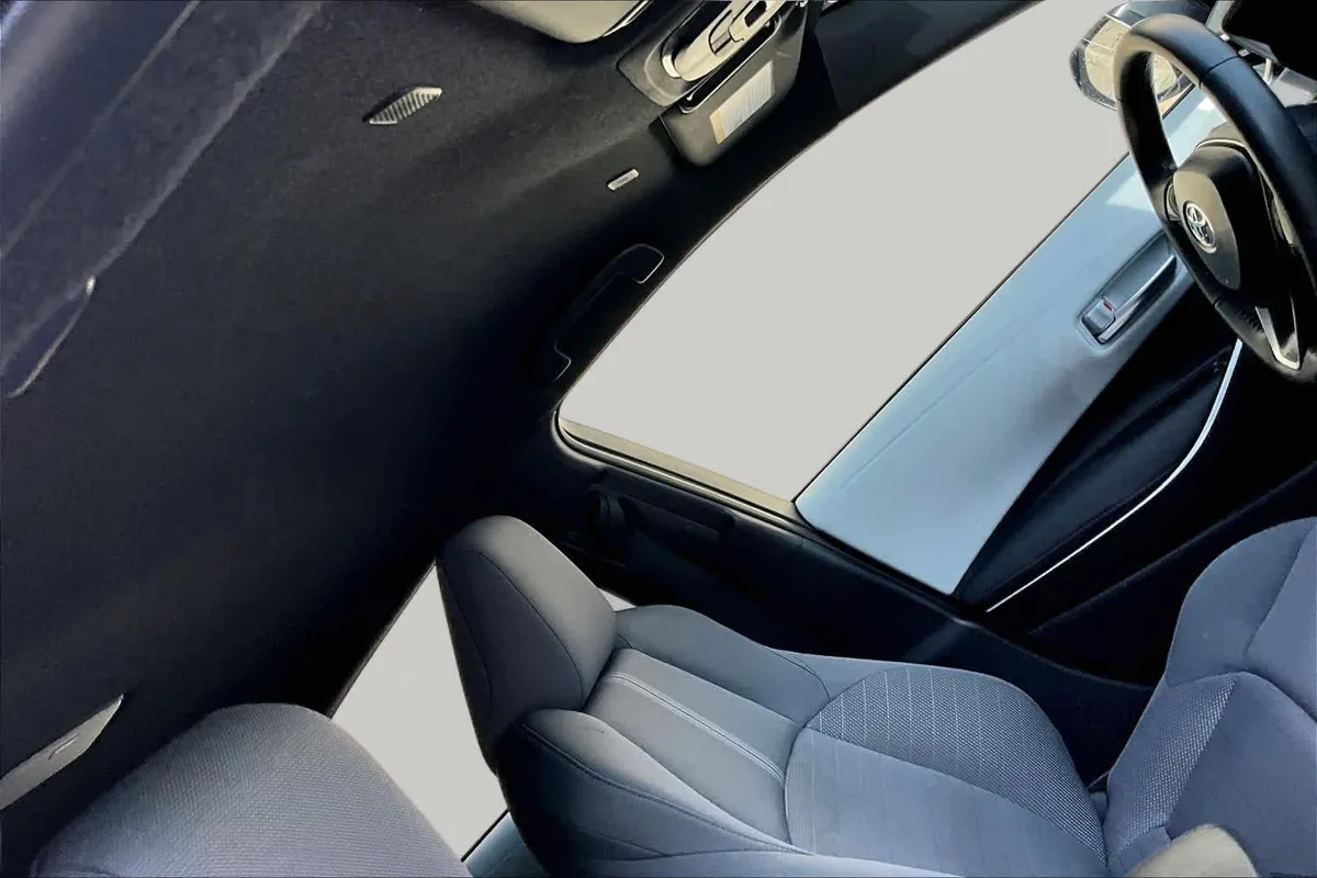 2025 Toyota Corolla SE thumbnail 14