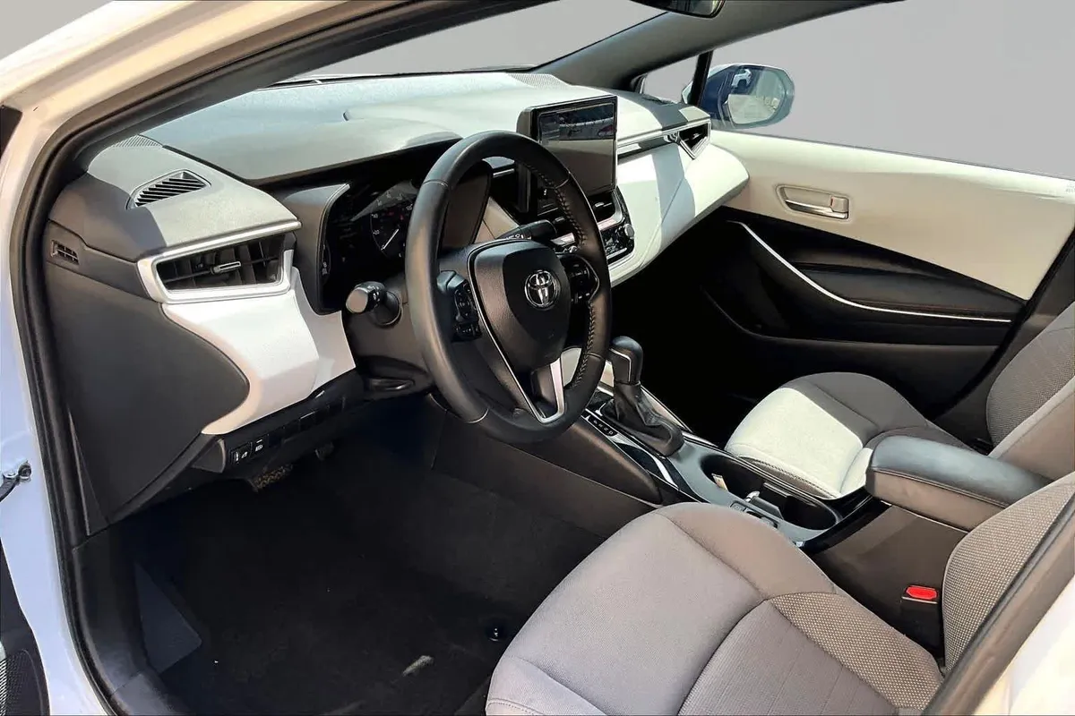 2025 Toyota Corolla SE thumbnail 18