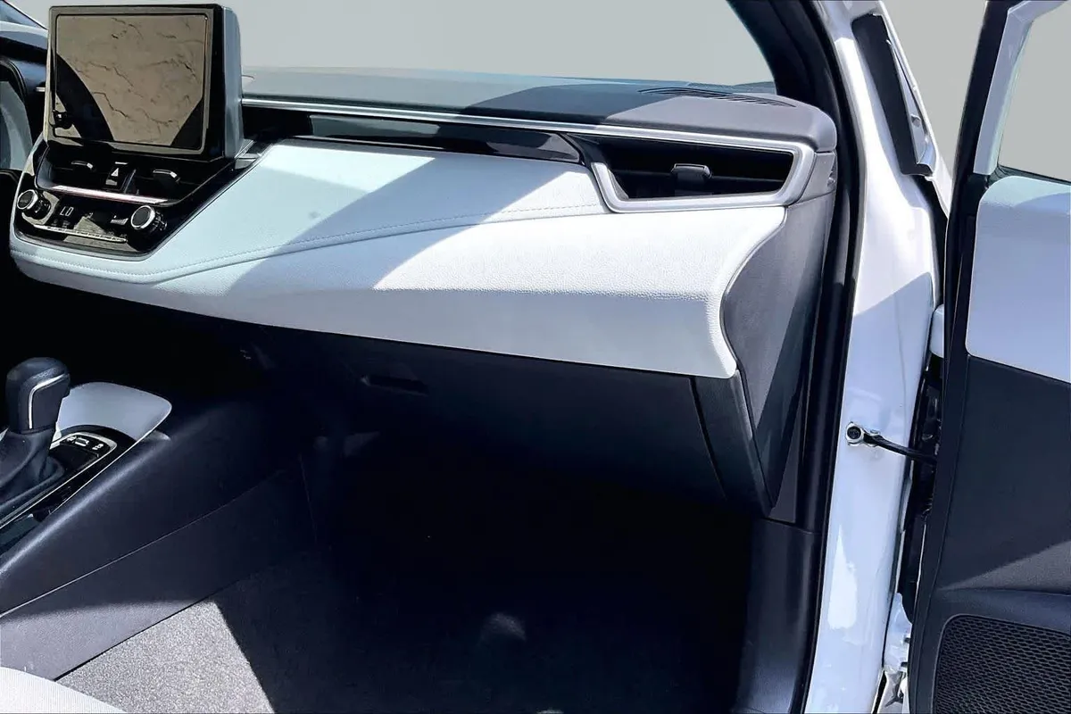 2025 Toyota Corolla SE thumbnail 19