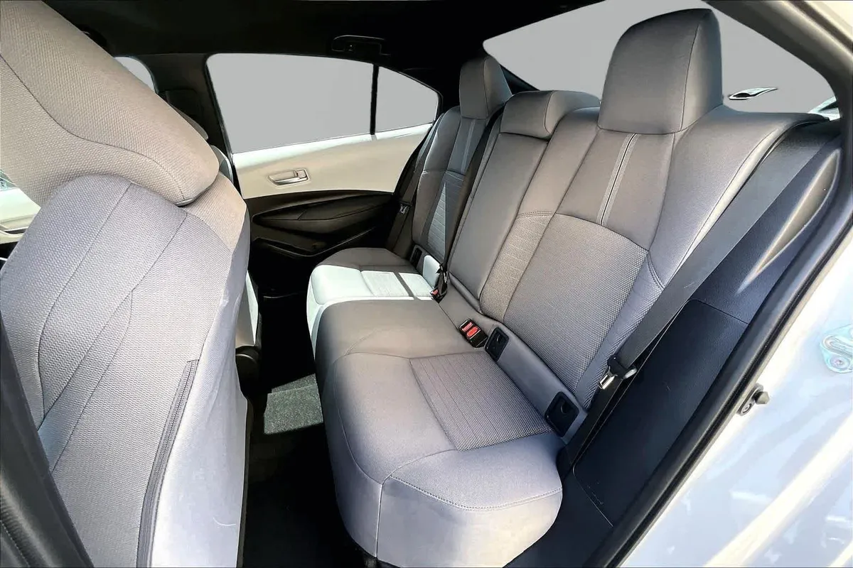 2025 Toyota Corolla SE thumbnail 21