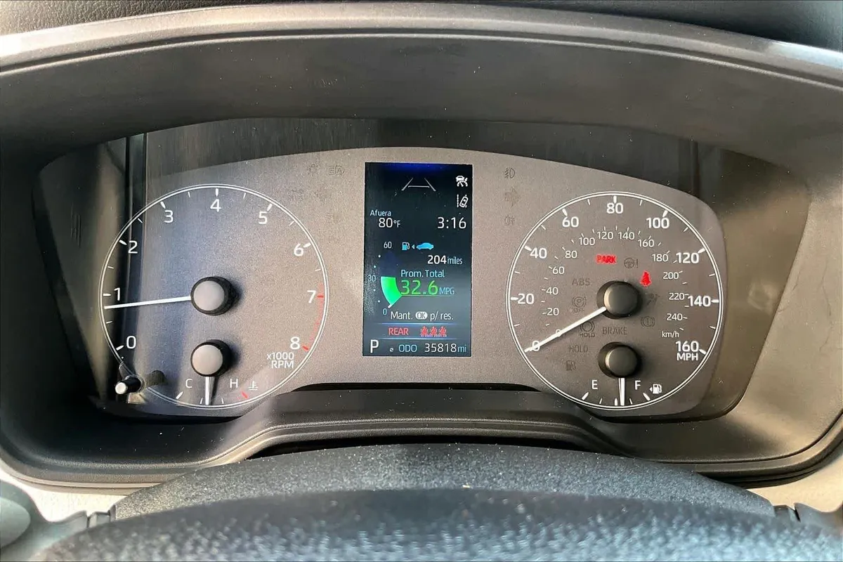 2025 Toyota Corolla SE thumbnail 26