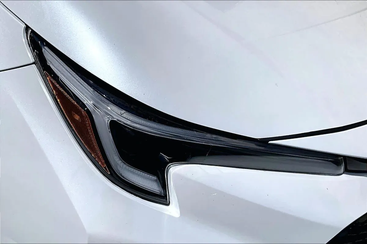 2025 Toyota Corolla SE thumbnail 28