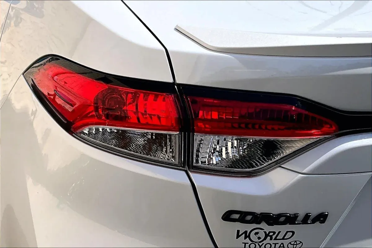 2025 Toyota Corolla SE thumbnail 29
