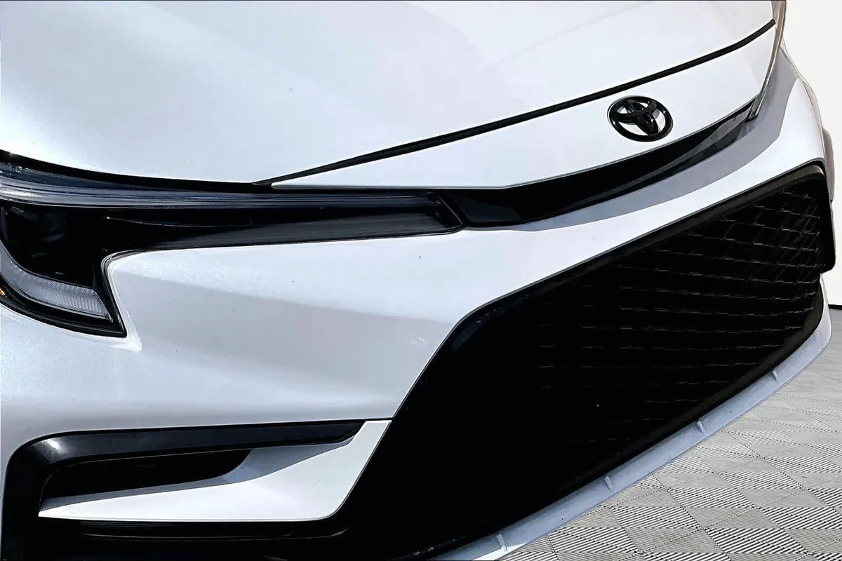 2025 Toyota Corolla SE thumbnail 30