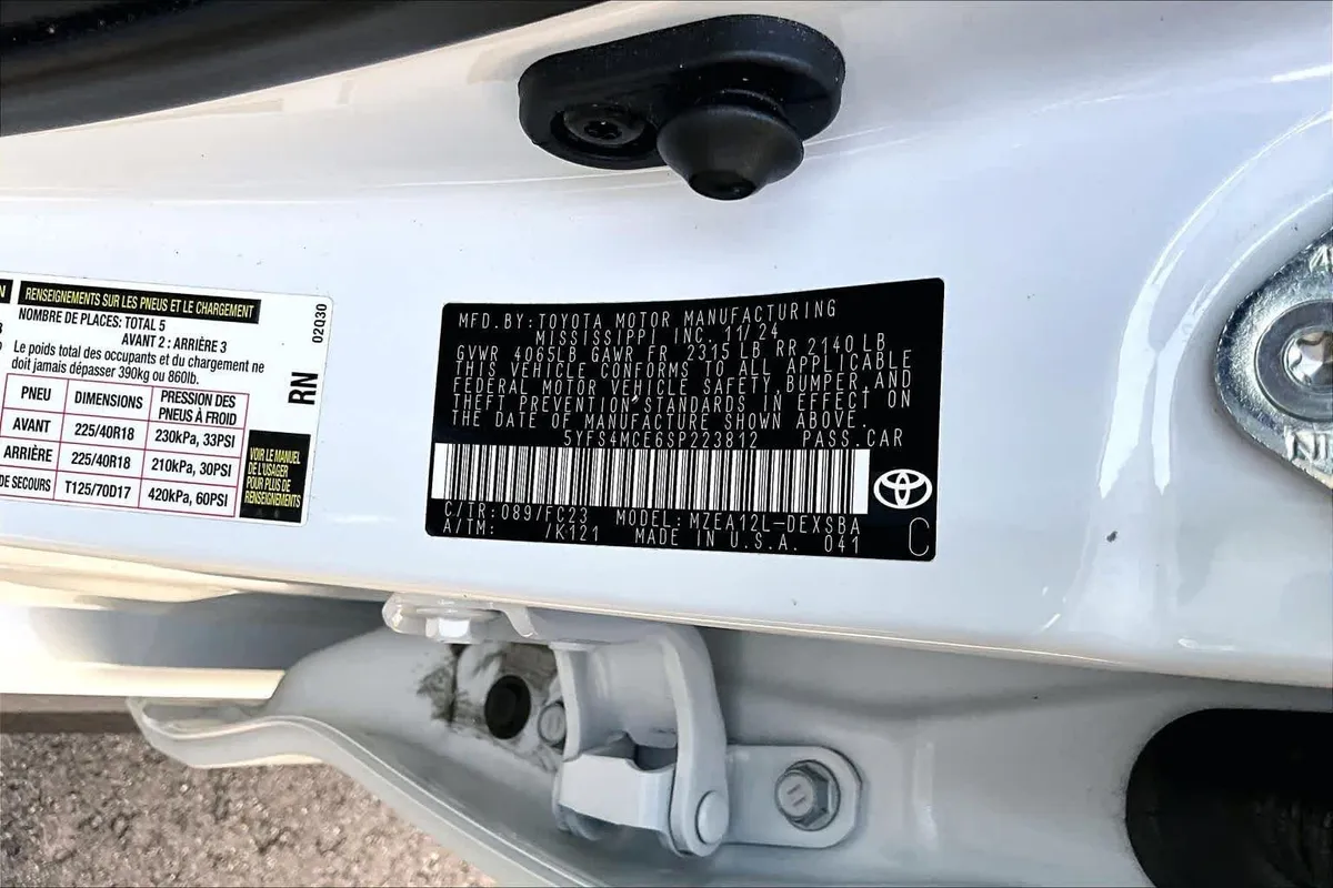 2025 Toyota Corolla SE thumbnail 34