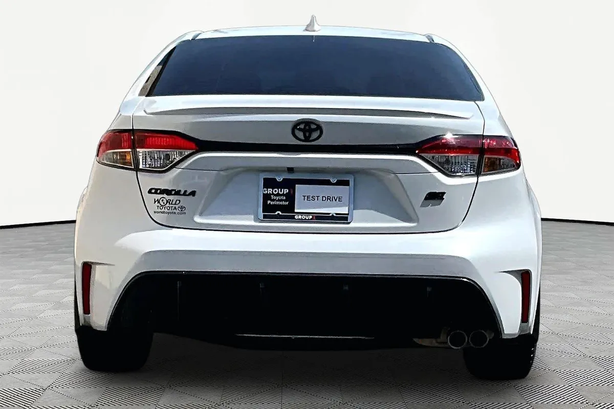 2025 Toyota Corolla SE thumbnail 5