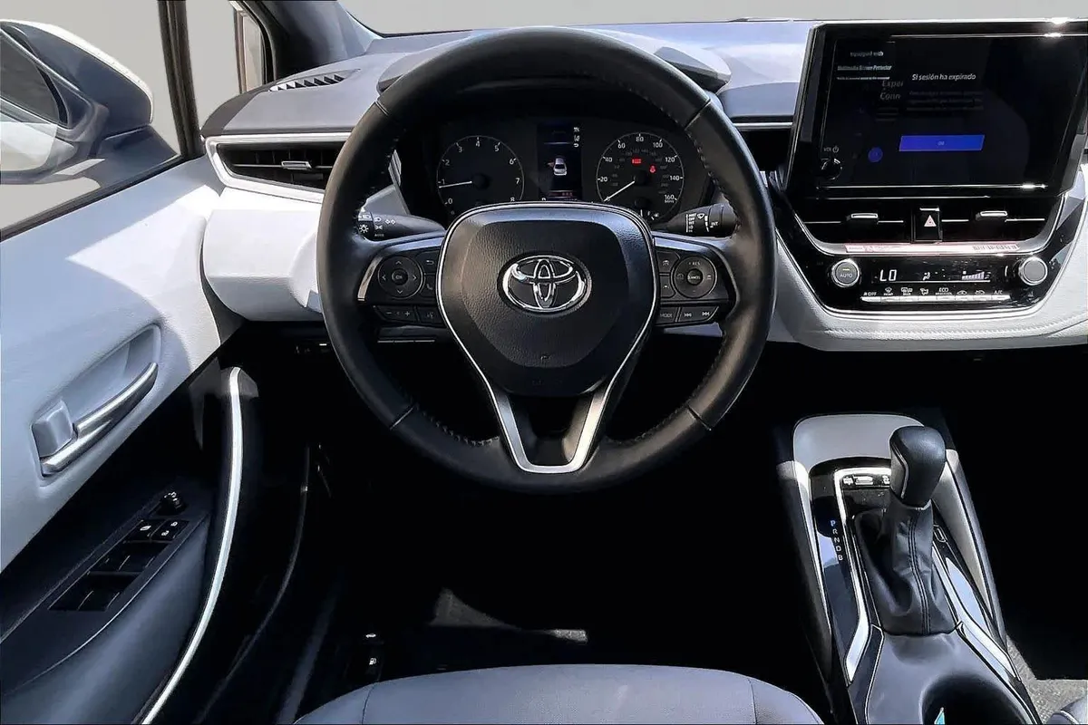 2025 Toyota Corolla SE thumbnail 6