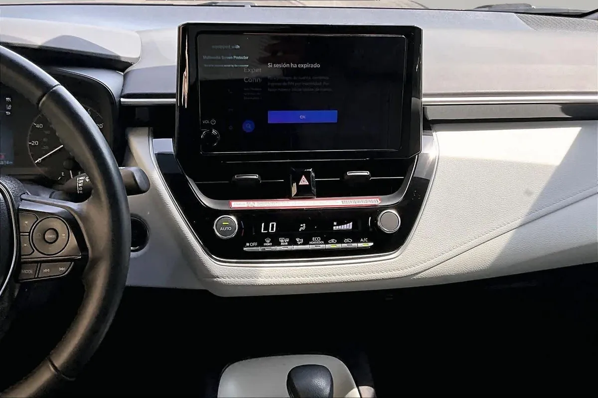2025 Toyota Corolla SE thumbnail 7