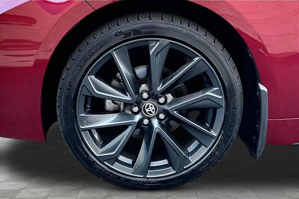 2025 Toyota Corolla SE thumbnail 11