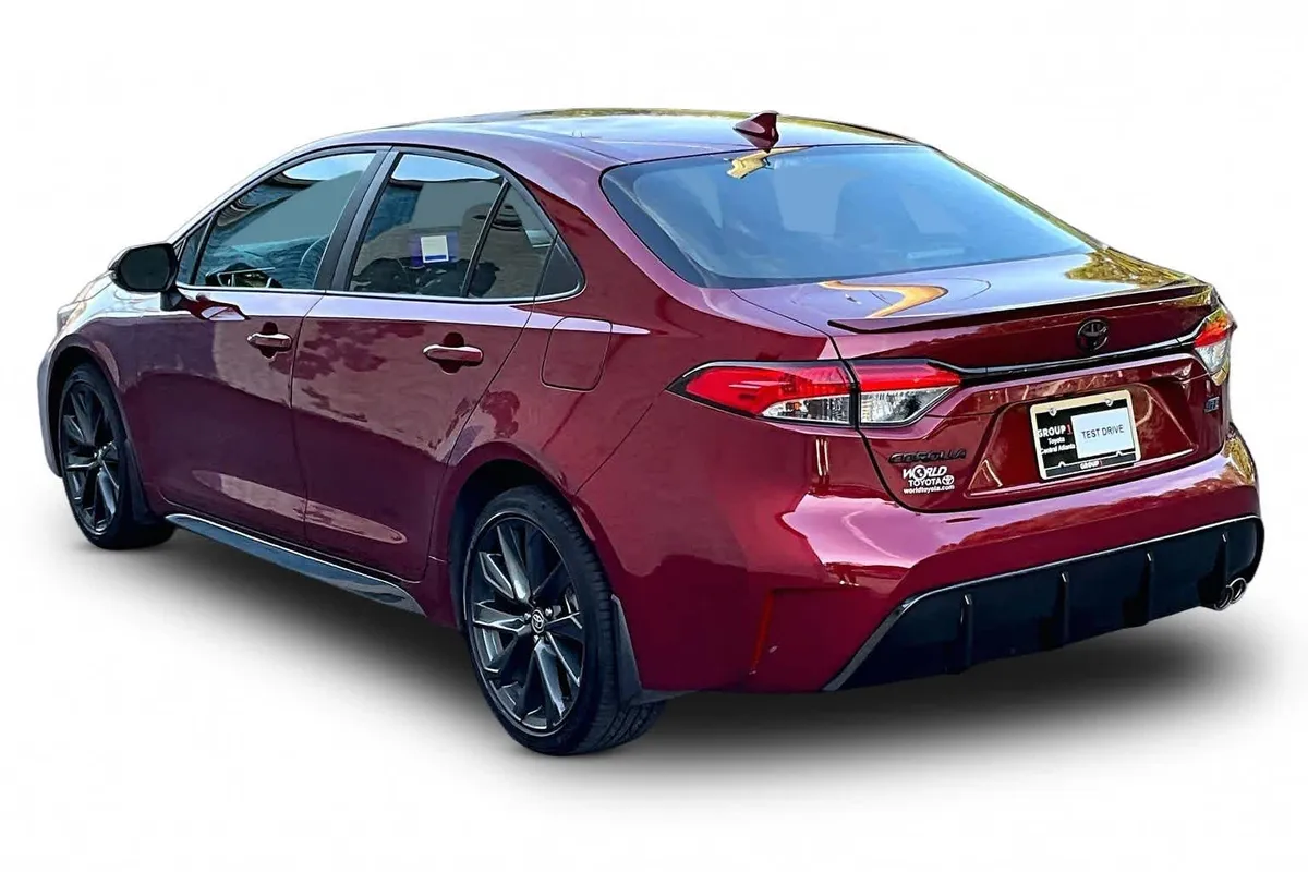 2025 Toyota Corolla SE thumbnail 12
