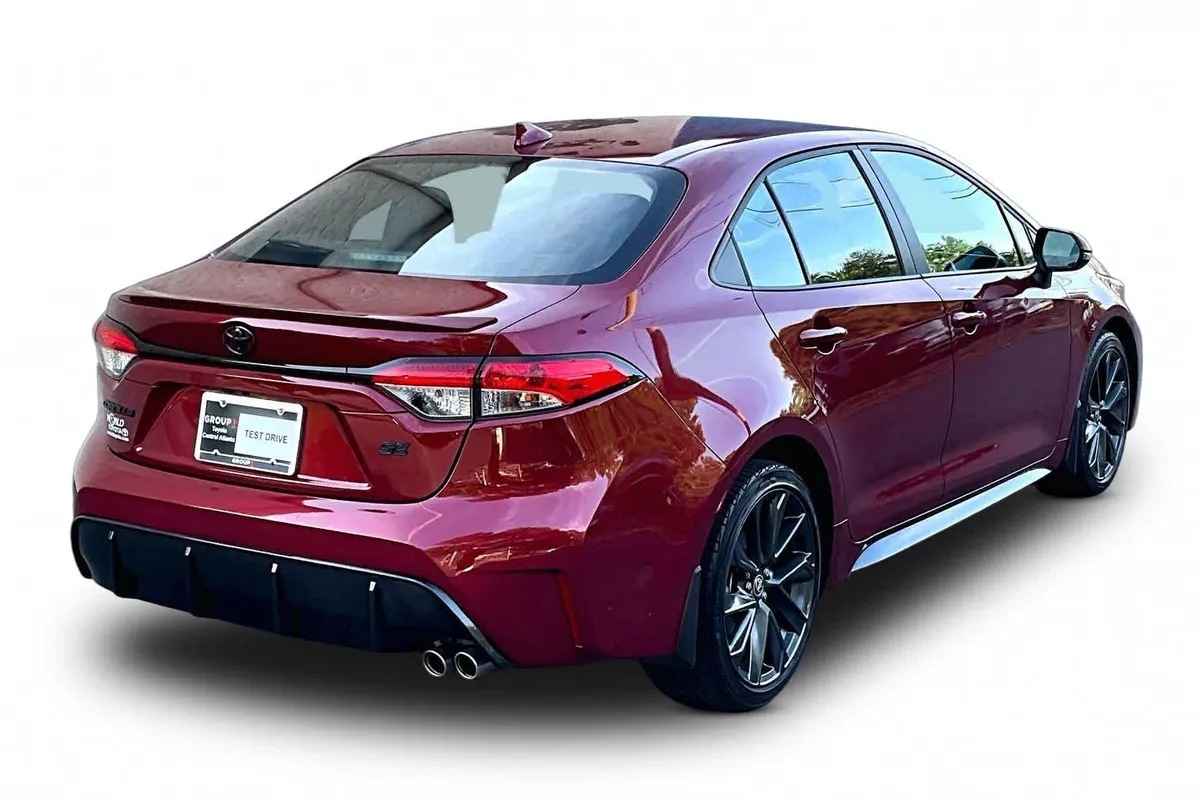 2025 Toyota Corolla SE thumbnail 13