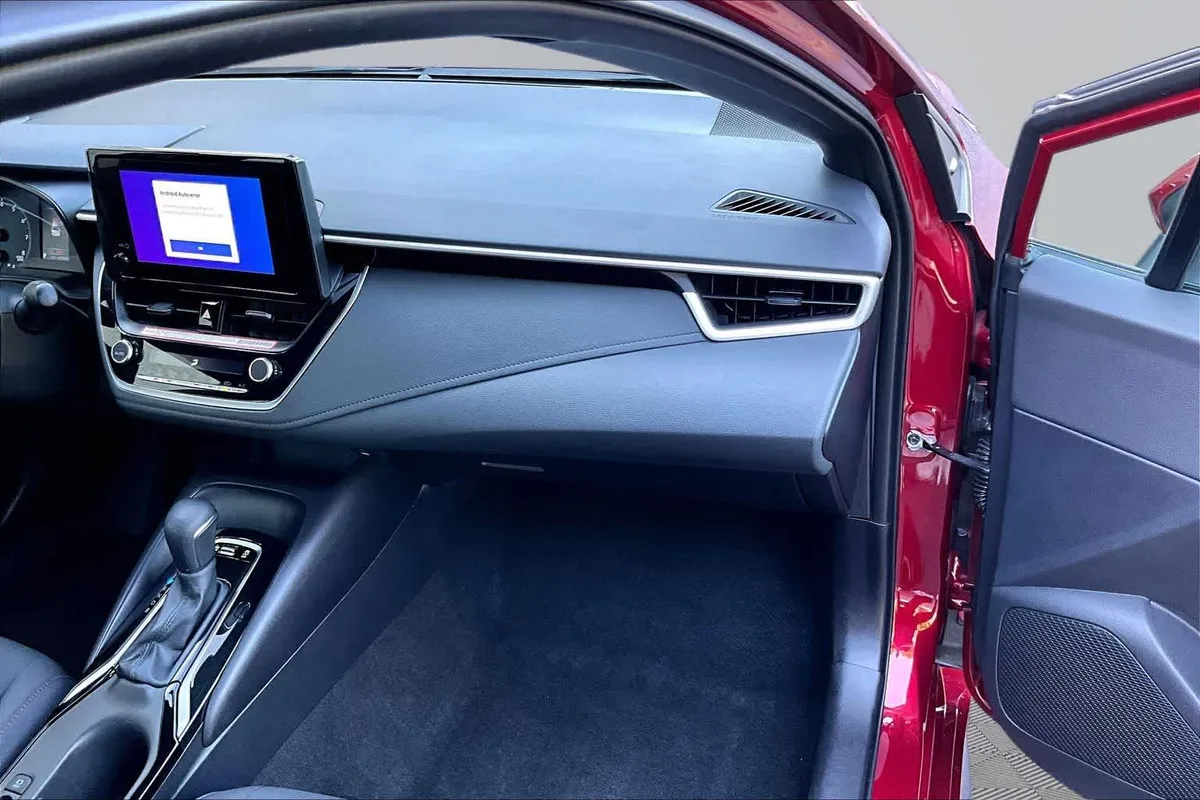 2025 Toyota Corolla SE thumbnail 18