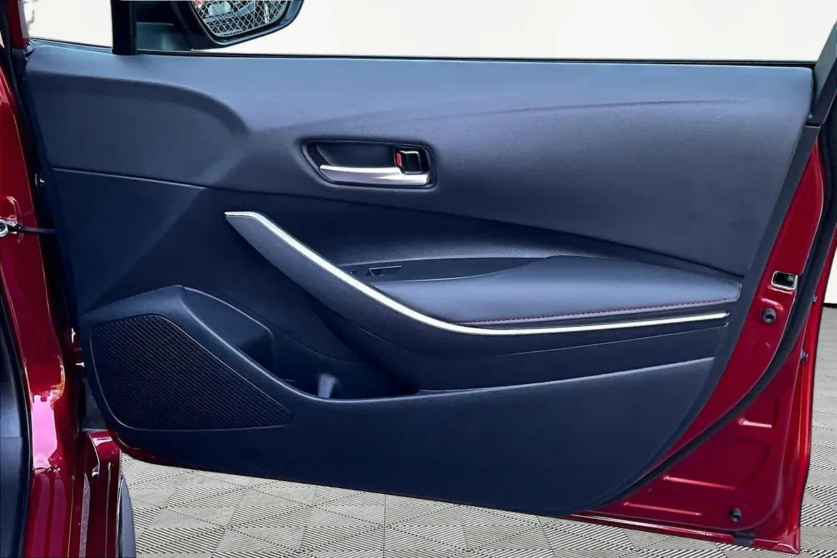 2025 Toyota Corolla SE thumbnail 22