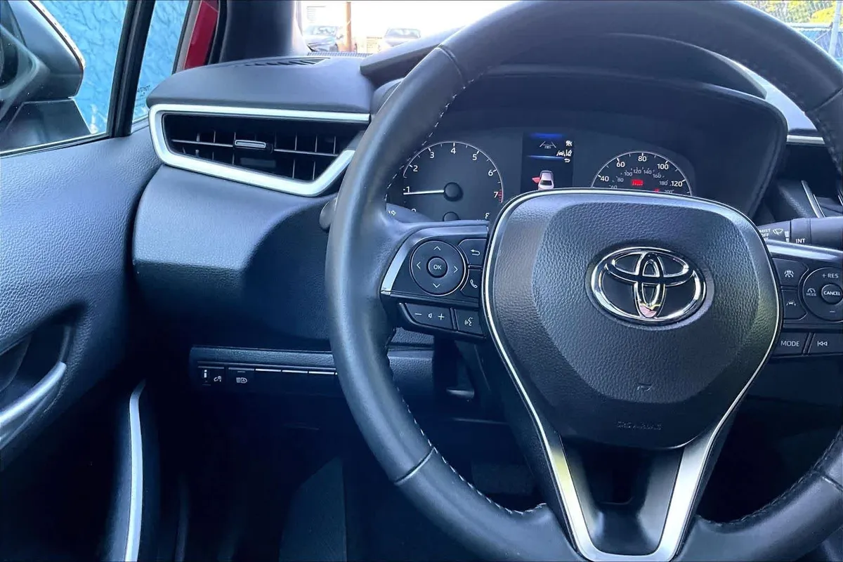 2025 Toyota Corolla SE thumbnail 23
