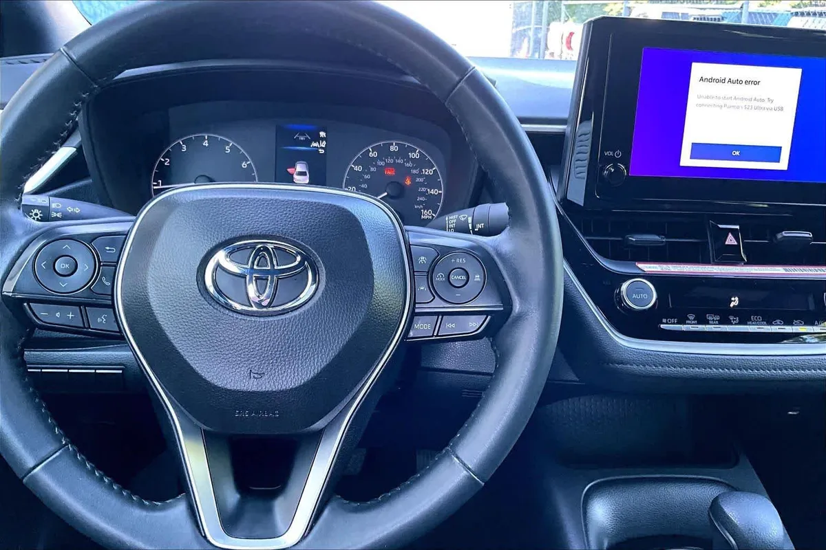 2025 Toyota Corolla SE thumbnail 24