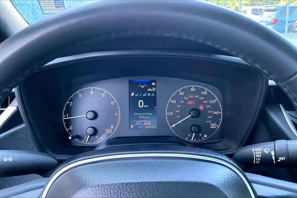 2025 Toyota Corolla SE thumbnail 25