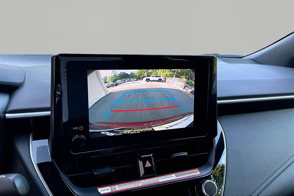 2025 Toyota Corolla SE thumbnail 26