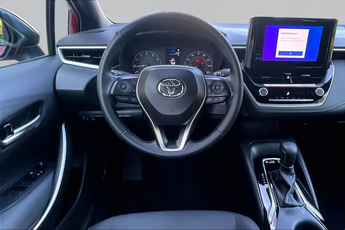 2025 Toyota Corolla SE thumbnail 6