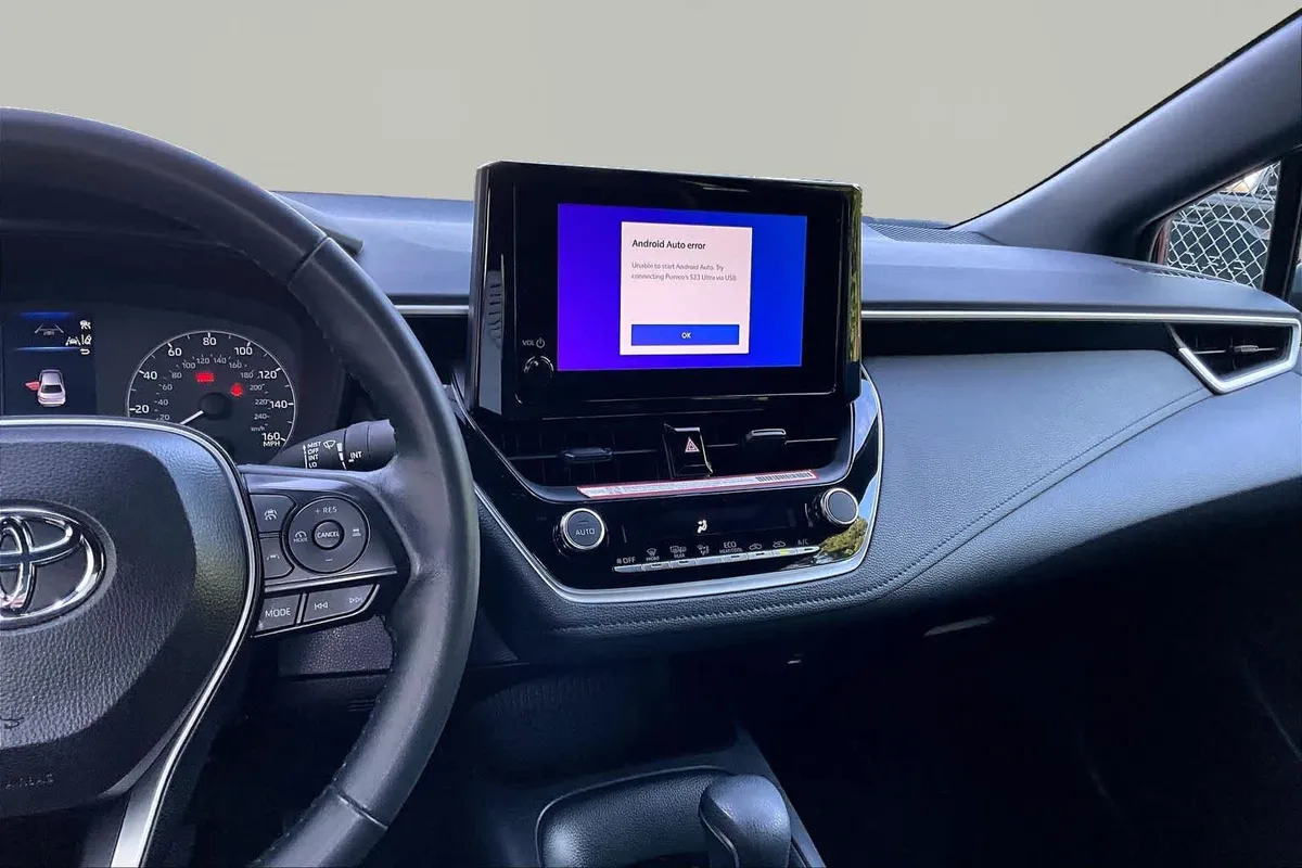 2025 Toyota Corolla SE thumbnail 7