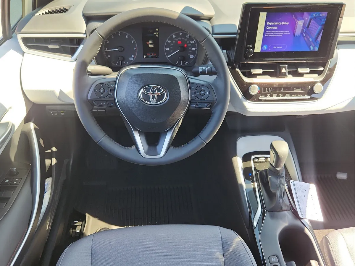 2025 Toyota Corolla SE thumbnail 15