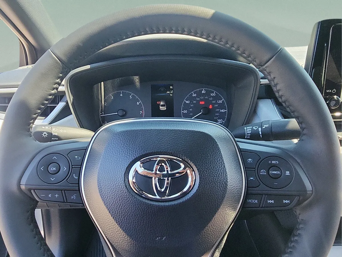 2025 Toyota Corolla SE thumbnail 25