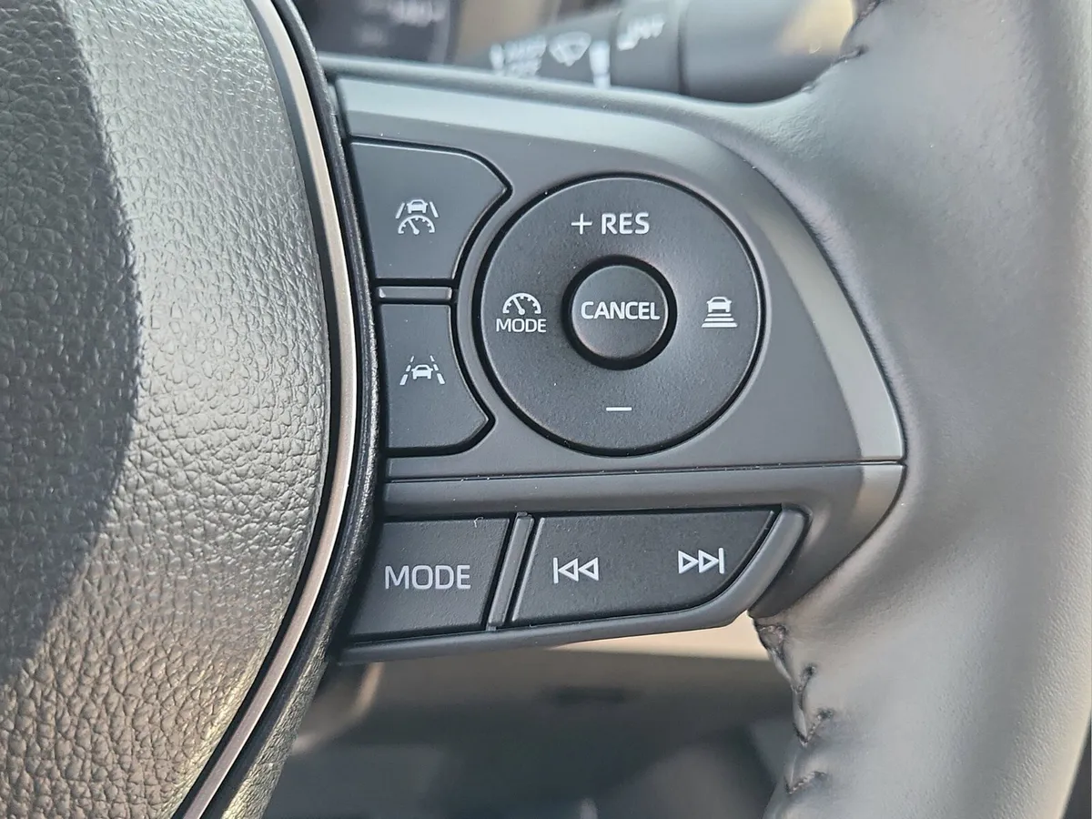 2025 Toyota Corolla SE thumbnail 27