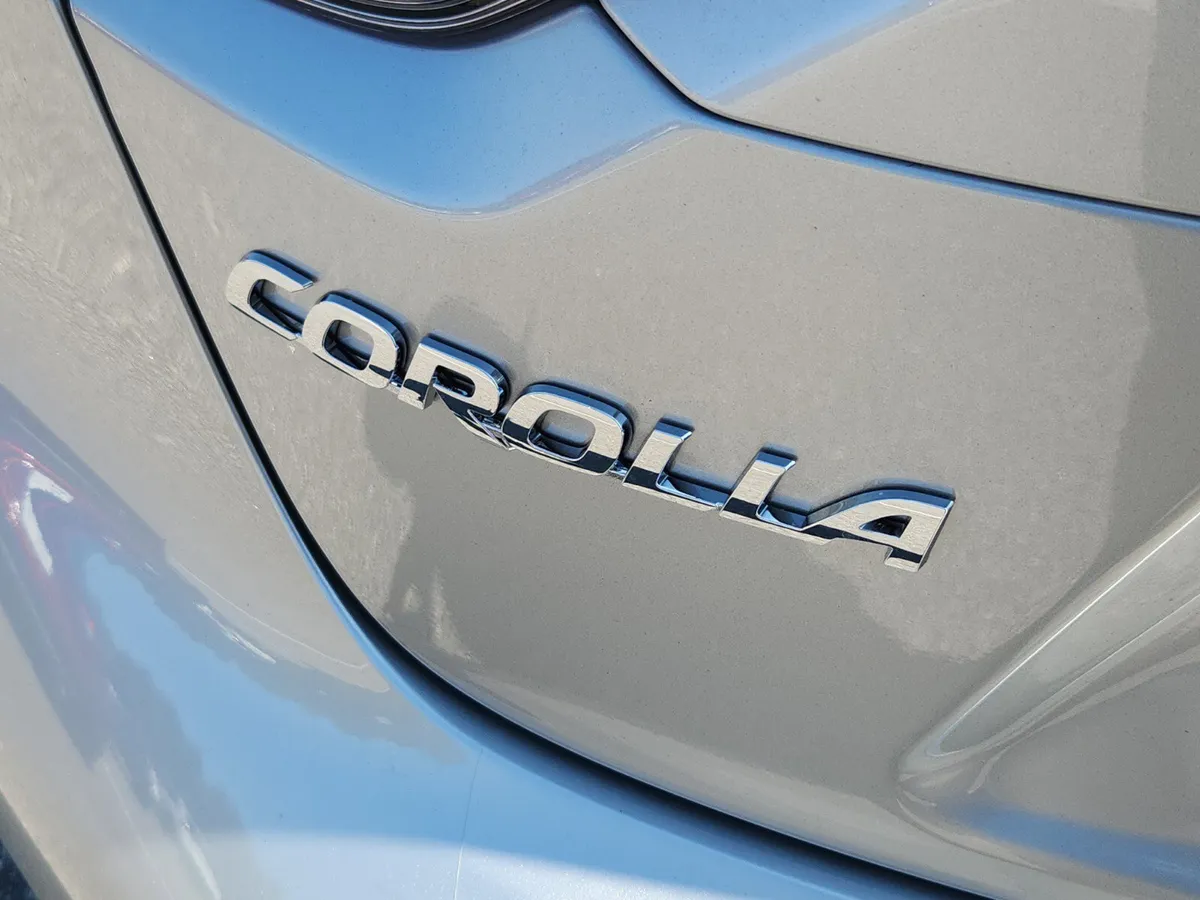 2025 Toyota Corolla SE thumbnail 33