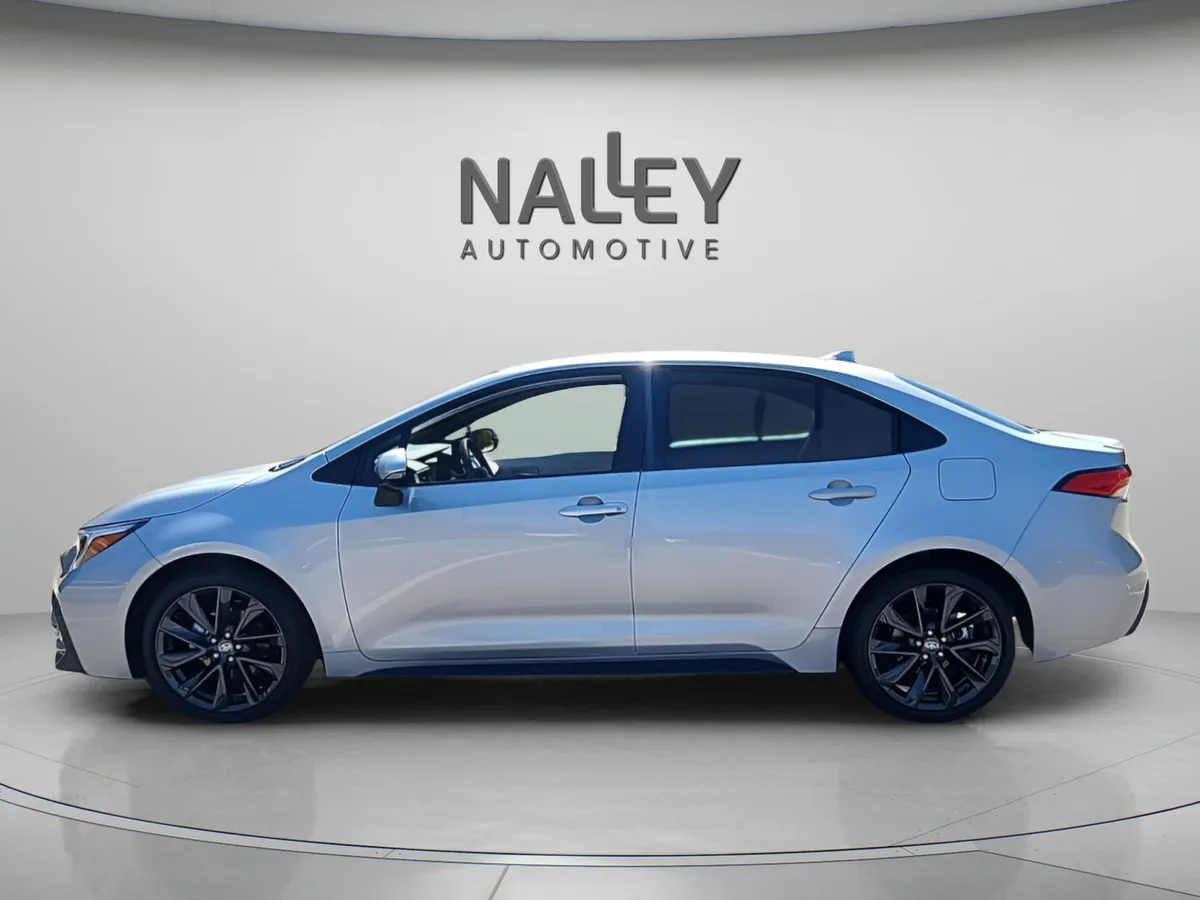 2025 Toyota Corolla SE thumbnail 4