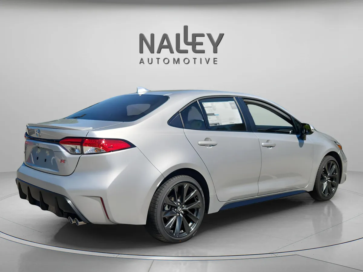 2025 Toyota Corolla SE thumbnail 7